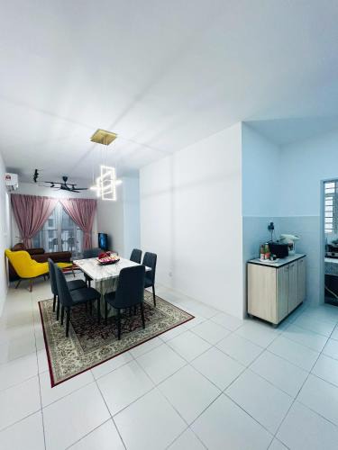 Kuala Lumpur Apartment | Cozy 3 Rooms , KLCC view , 100 mbps WIFI , Netflix by Noon's Homestay