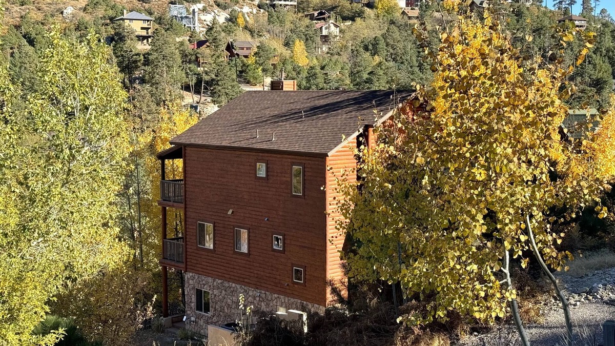 Summerhaven Cabin | Cozy, 3-story, luxury cabin in the heart of Summerhaven!
