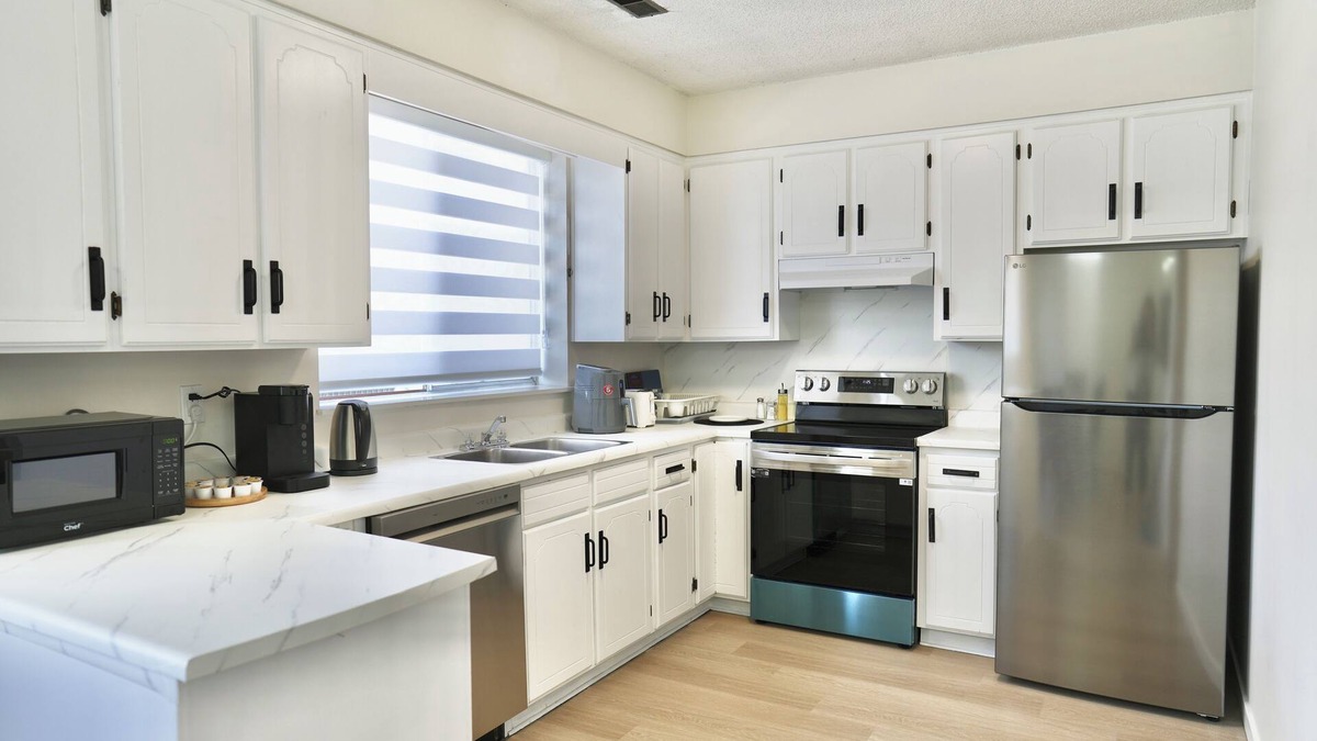 Knight House | Cozy 3B Home in Prime Location w/2 Free Parking