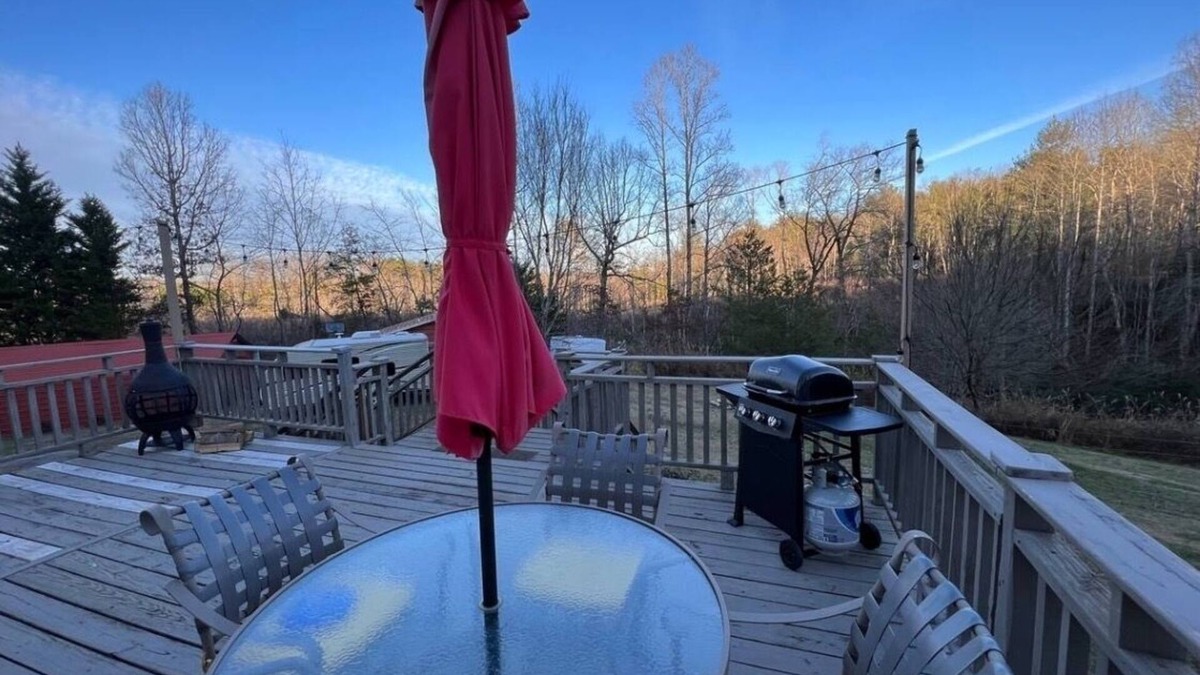 Connellys Springs House | Cozy 3br 2 ba WD WiFi Fire Pit