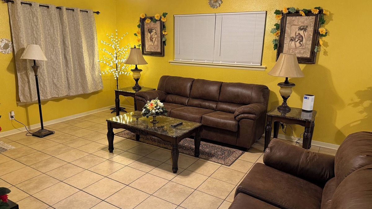Brownsville House | Cozy 3BR-2BA Home – Quiet Neighborhood, Perfect for Work or Relaxationn