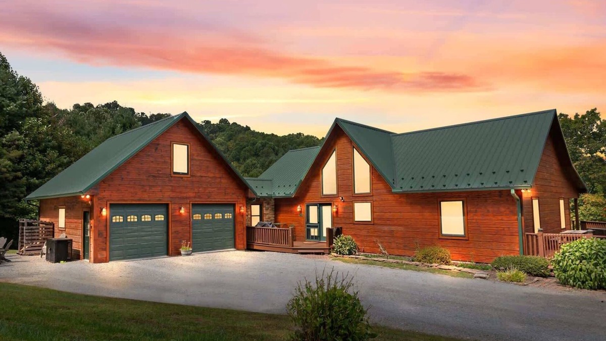 Sparta House | ‼️Cozy 3BR Bloff Hytte w/Mountain Views and BBQ