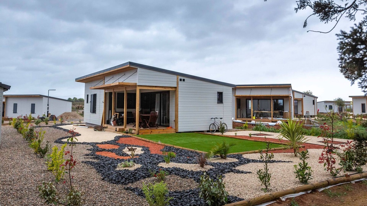 Pomerols Ski Chalet | Cozy 3BR Chalet With Pools & Private Garden Near Mediterranean Sea