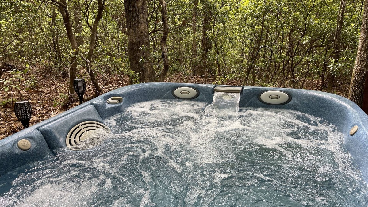 Cliff Ridge Colony Cabin | Cozy 3BR Mountain Escape - Highland Hüs @ Caesars Head