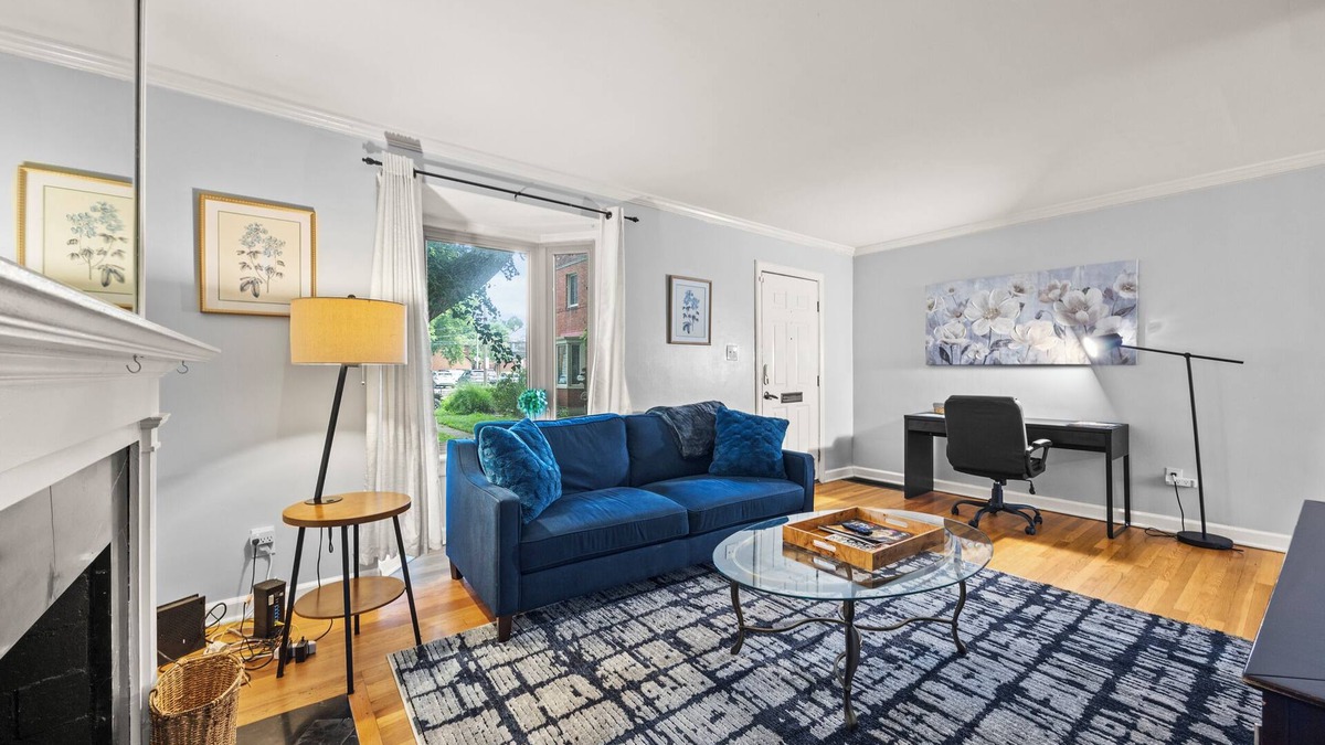 Near East Columbus Apartment | Cozy 3BR Retreat Walk to Franklin Park, Near Airport
