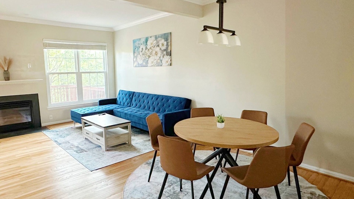 Potomac Falls House | Cozy 3BR townhome with parking near Dulles Airport