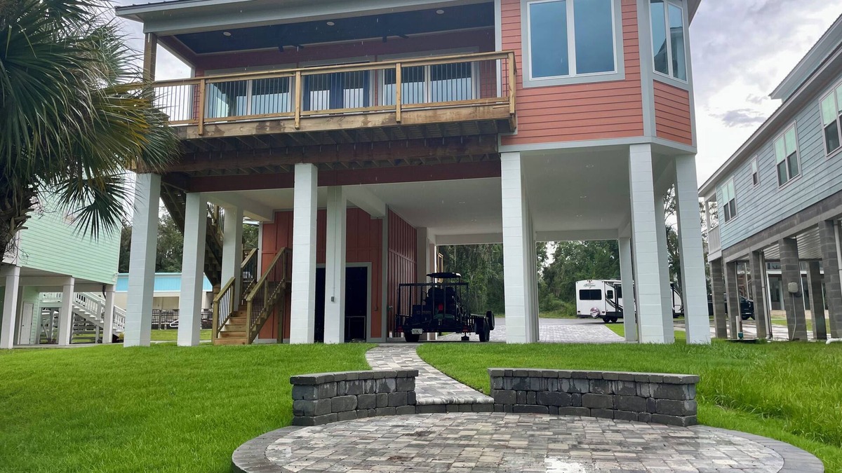 Steinhatchee House | Cozy 4 bedroom 3.5 bath waterfront home with boat dock and slip.