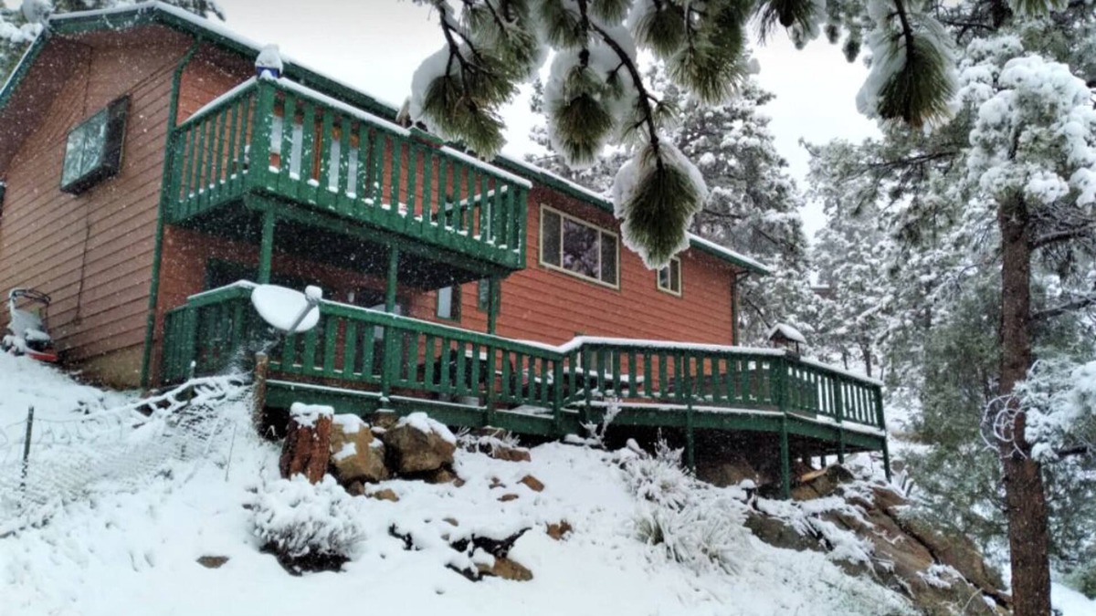 Bailey Cabin | Cozy 4-Bedroom Cabin w/Hot Tub + King Master Bed