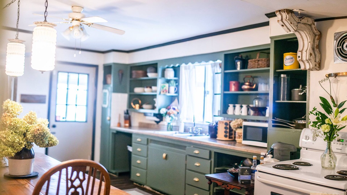 Peru Cottage | COZY 4 BEDROOM COTTAGE near Peru-NEXT TO Cafe & Vintage Market Place