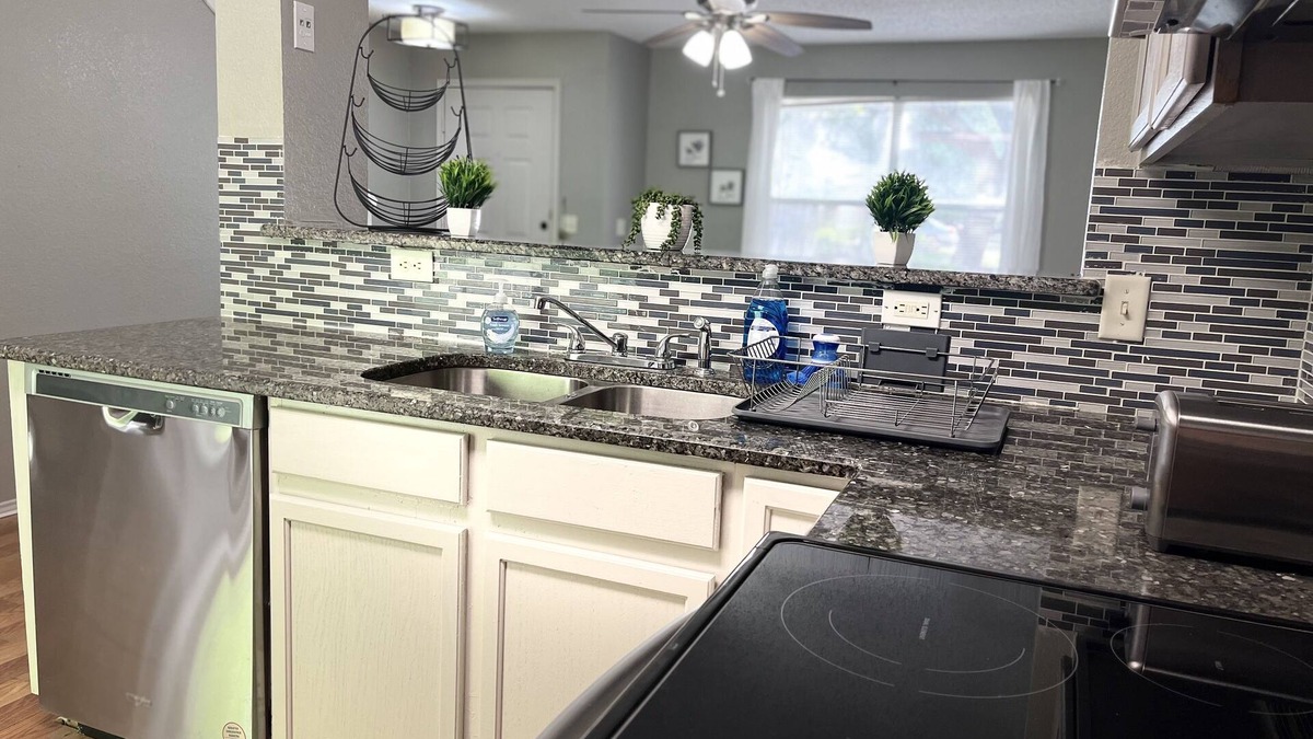 Glenn Heights House | Cozy 4-bedroom home with large backyard for pets.