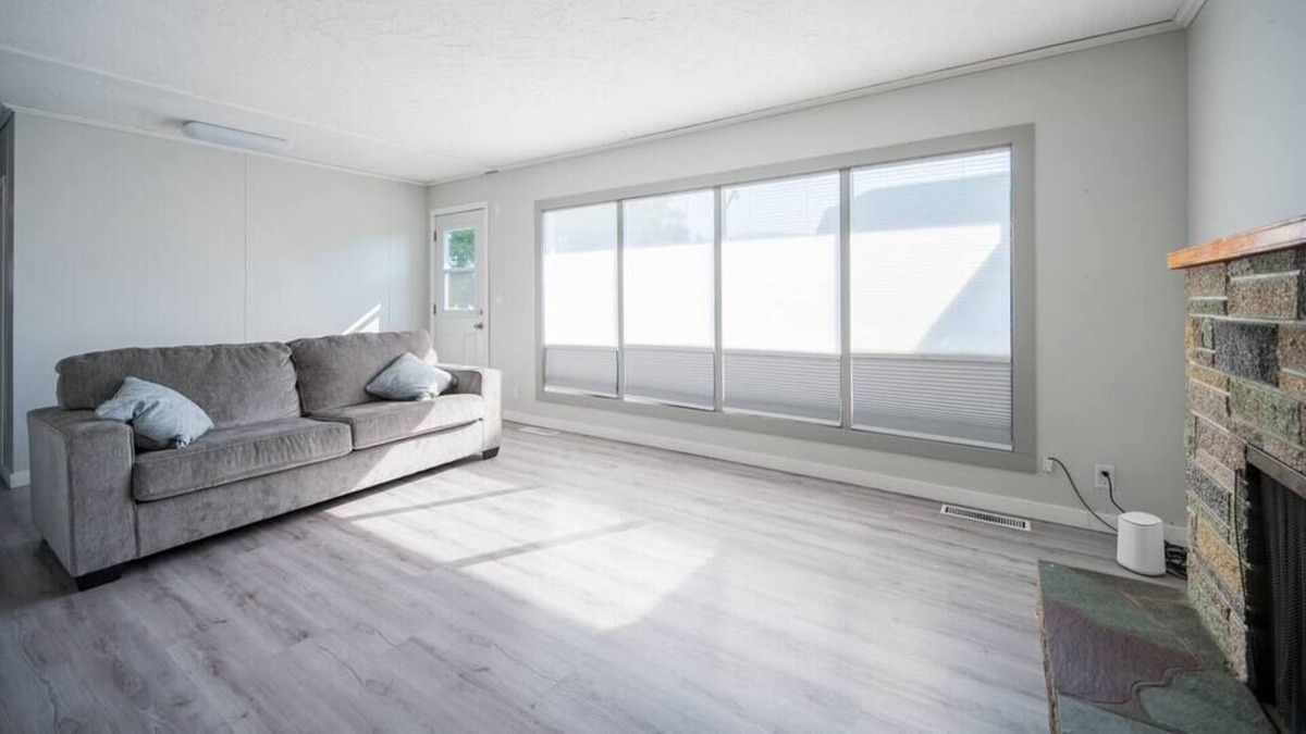 Winfield House | Cozy 4 bedroom House with free parking-Unit 1