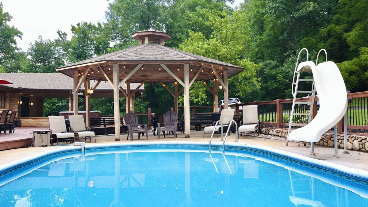 Robbinsville House | Cozy 4-bedroom house in Robbinsville with AC, WiFi, private pool, and hot tub.