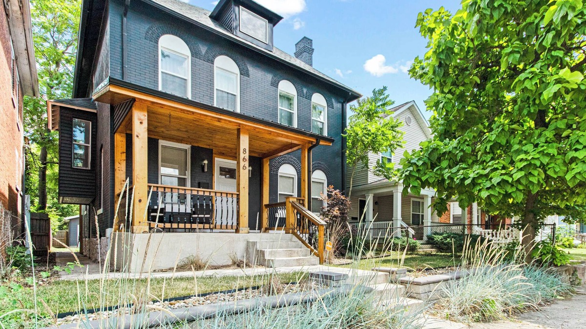 Livingston Park House | Cozy 4-bedroom house in pleasant Columbus with WiFi, AC