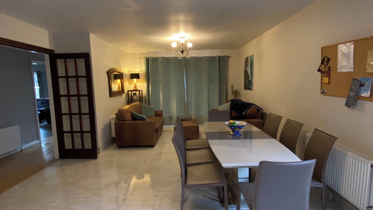 Blarney House | Cozy 4 bedroom House in Iconic village of Blarney .Cork City, 8km