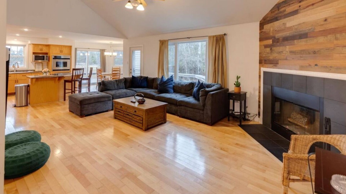 Franconia House | Cozy 4 bedroom house for rent in the heart of the Mountains. Minutes to Cannon.