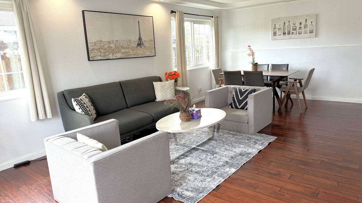 South Sundale House | Cozy 4 bedroom in Fremont with free Parking & WiFI & Great location