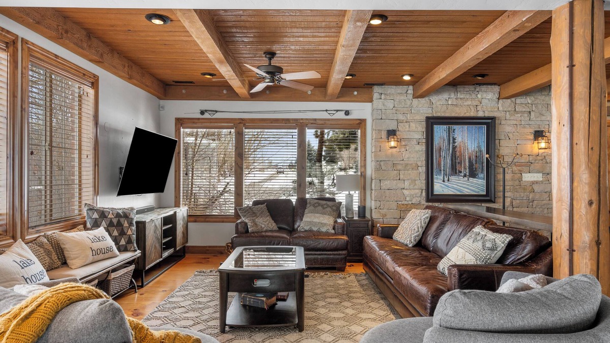 Charleston House | Cozy, 4-bedroom lake house 5 minutes from the beach and boat launch.