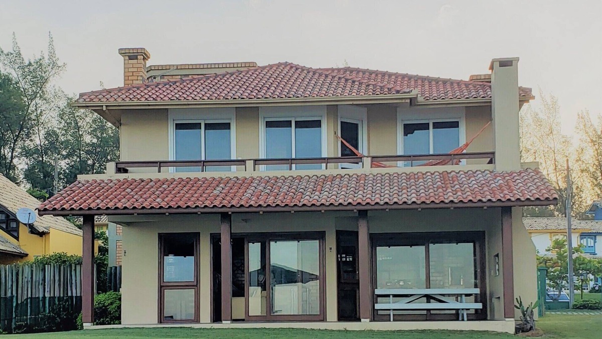 Morrinhos House | Cozy 4 bedroom townhouse on the beach