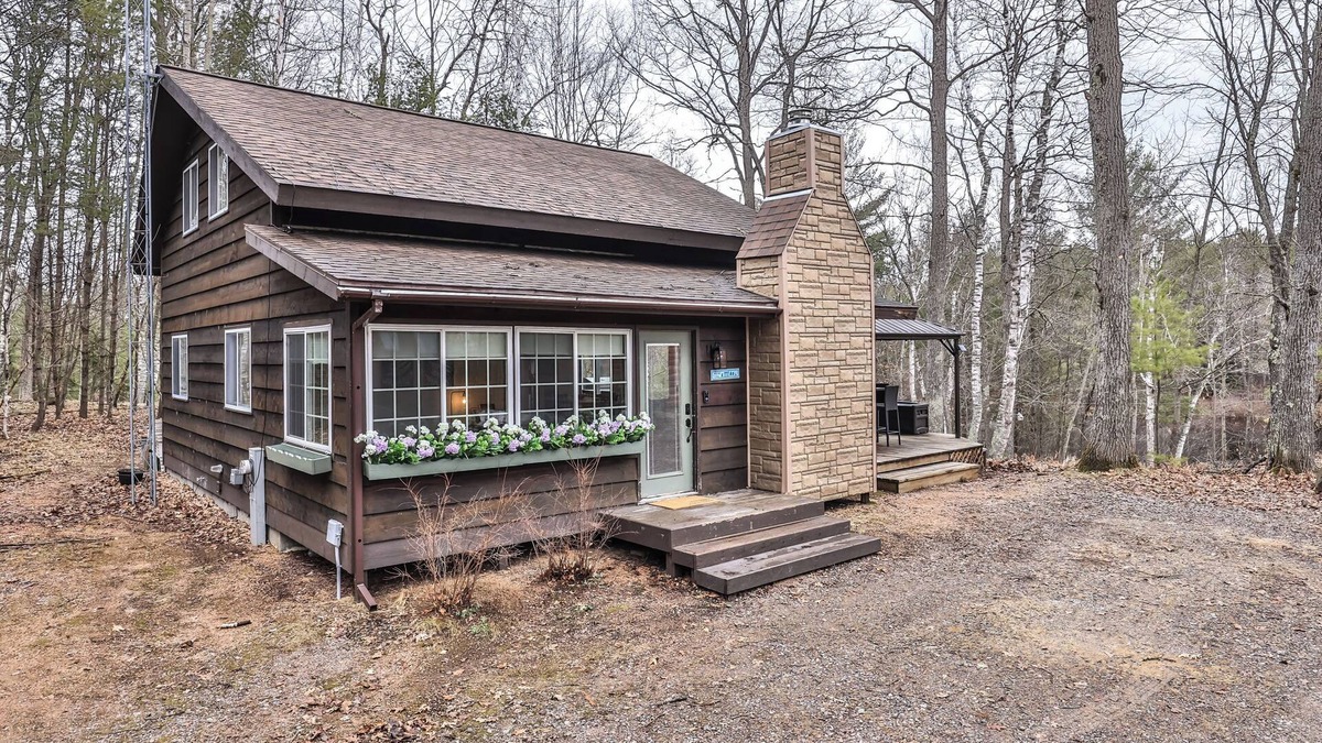 Boulder Junction Cabin | Cozy 4 BR Waterfront Retreat Near Bike Trails! Pontoon Available! NEW LISTING