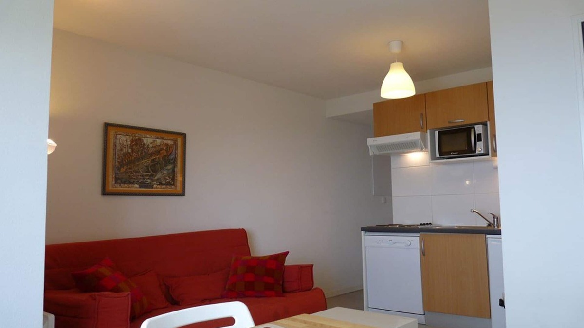 Arette Apartment | Cozy 4-person apartment with ski-in access, dishwasher, washing machine, ski locker, free parking