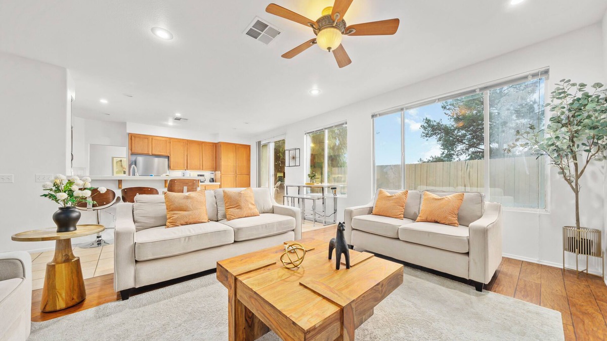Riverside House | Cozy 4B2.5B|Garage & Street Parking|Pet Okay|Backyard|Perfect For Insured #42015