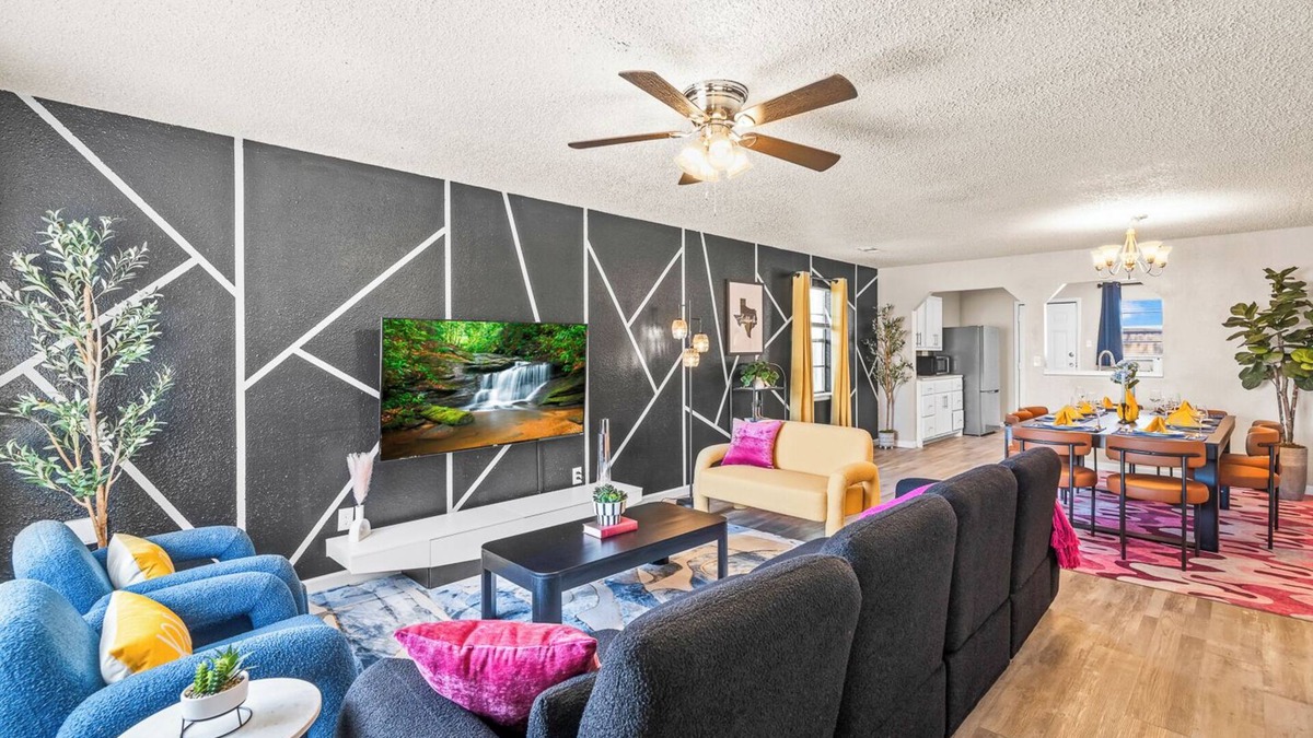 North by Northwest House | Cozy 4BD - Fire Pit & BBQ - 10 Min from Downtown