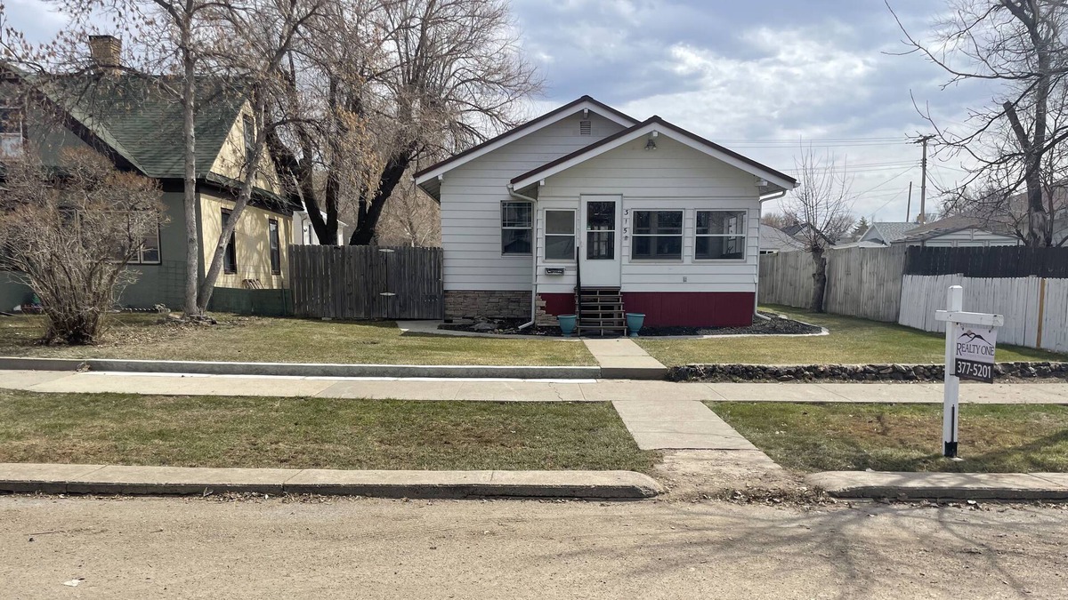 Glendive House | Cozy 4bdr, 2bath w/ Brand new kitchen close to Makoshika