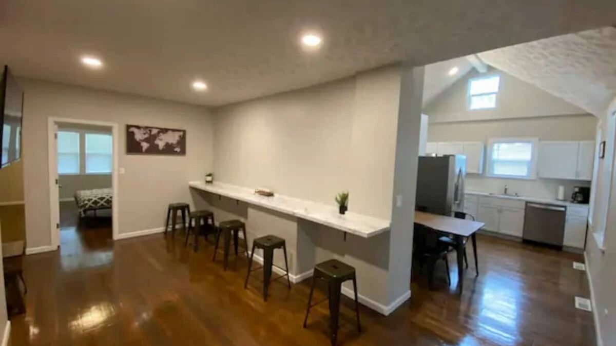 Omaha House | Cozy 5 Bedroom 3 Bath Omaha Home. Sleeps 14 w/Lots of parking!
