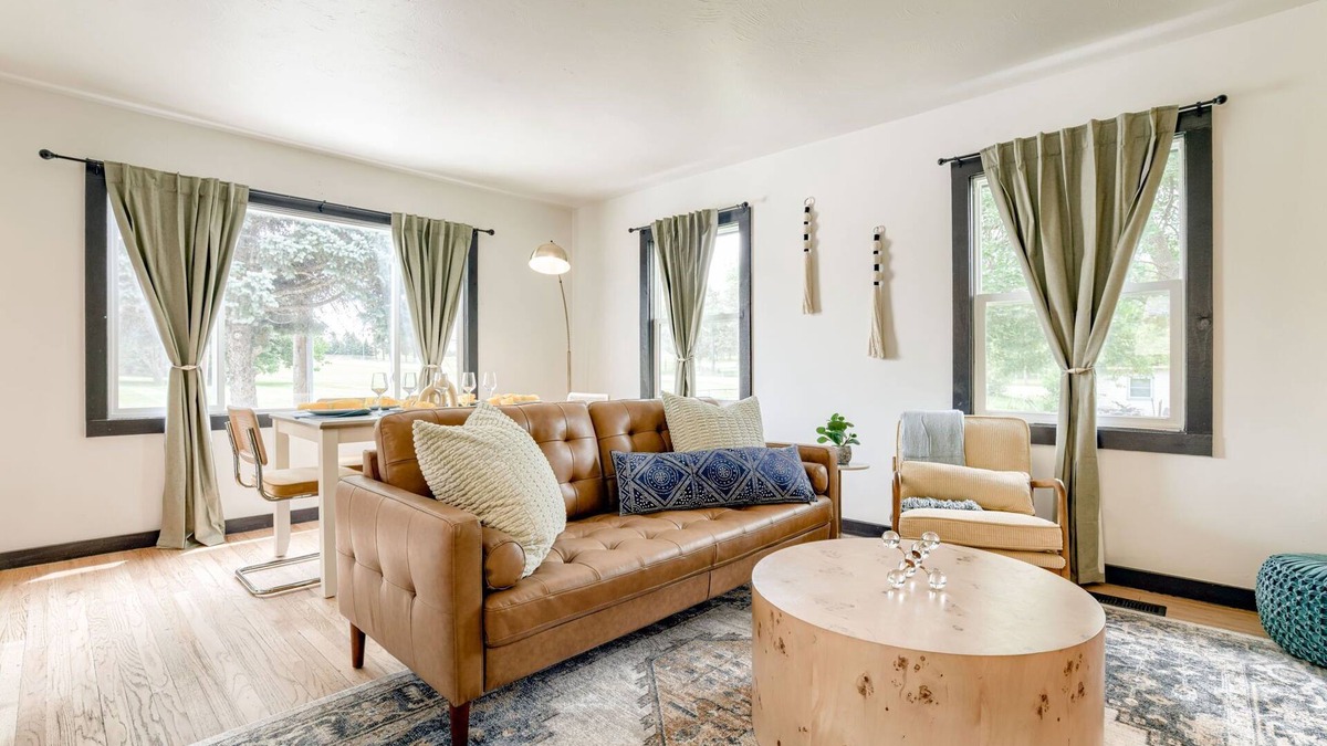 Lincoln House | Cozy 5BD - Near DT - Ping Pong & Outdoor Space