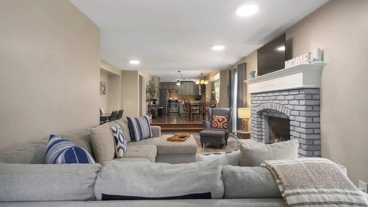Grandview House | Cozy 5BR Home 4KingBeds+Arcade/Wifi