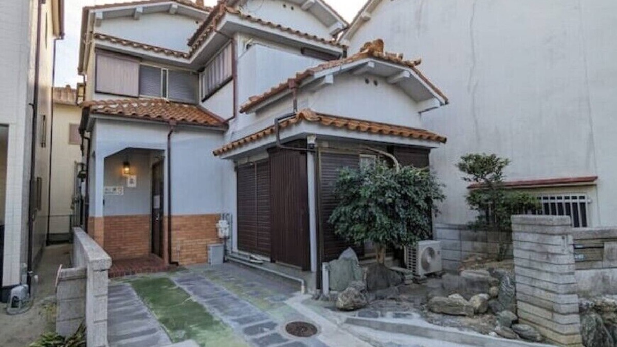 Izumisano House | Cozy 5BR Home Sleeps 11 / 10 Min Drive to Airport