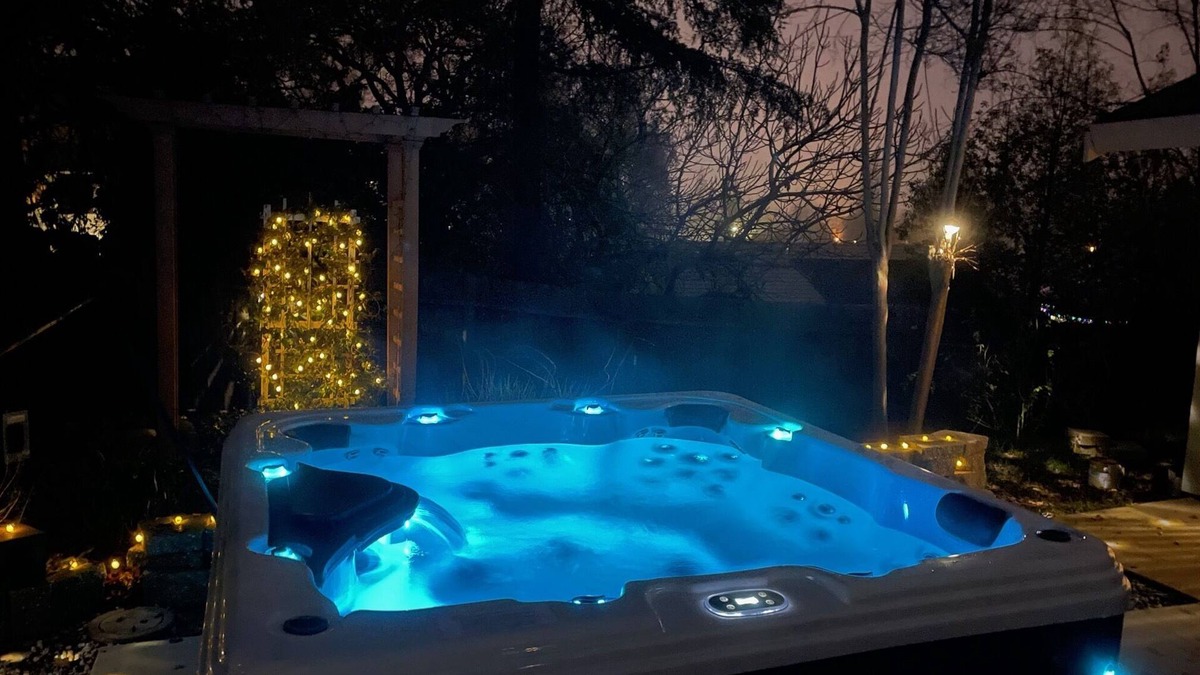 Represa House | Cozy 5BR Ranch Home with Hot Tub in Quiet Folsom Neighborhood