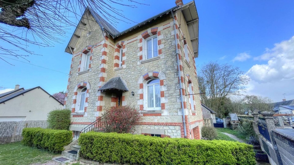 Sepmes Cottage | Cozy 5BR Villa with Garden, Parking, and Modern Amenities in Charming Loire Valley Village