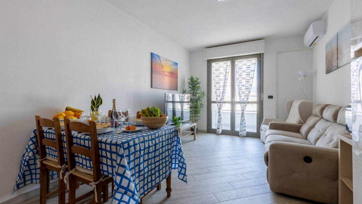 Pisa Apartment | Cozy 86 sqm apartment, able to comfortably accommodate up to 4 people, located on the third floor of a building with lift.The property, located in a quiet residential area, is about 2 km from Piazza Vittorio Emanuele II and the center of Pisa, with all i