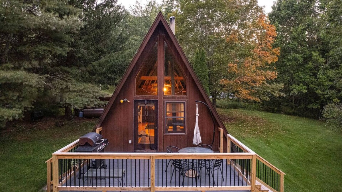 New Kingston House | Cozy A-Frame Cabin | Summer Vibes & Pondside Relaxation in the Catskills