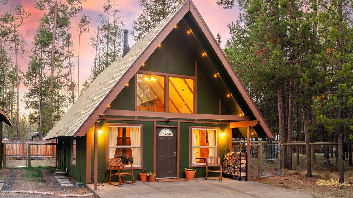 Oregon Water Wonderland Cabin | Cozy A frame cabin near the Deschutes River.