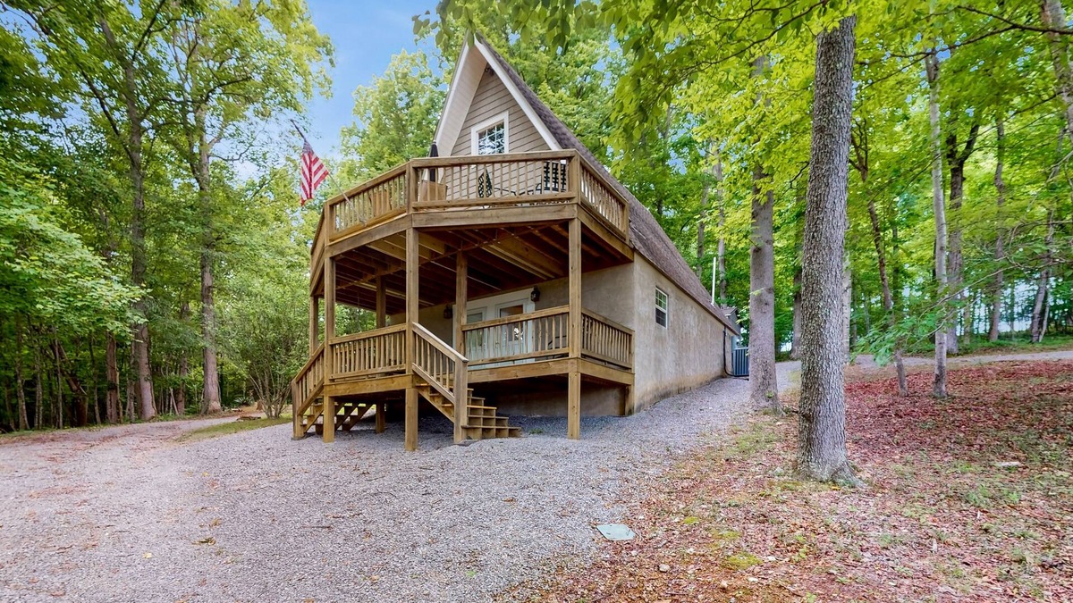 Flat Hollow Marina House | Cozy A-frame home with fire pit, deck, pickleball court, and covered boat slip
