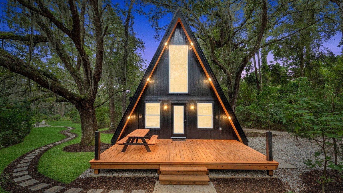 Ocala House | Cozy A-Frame Retreat w hot tub! Private property close to great hiking trails!