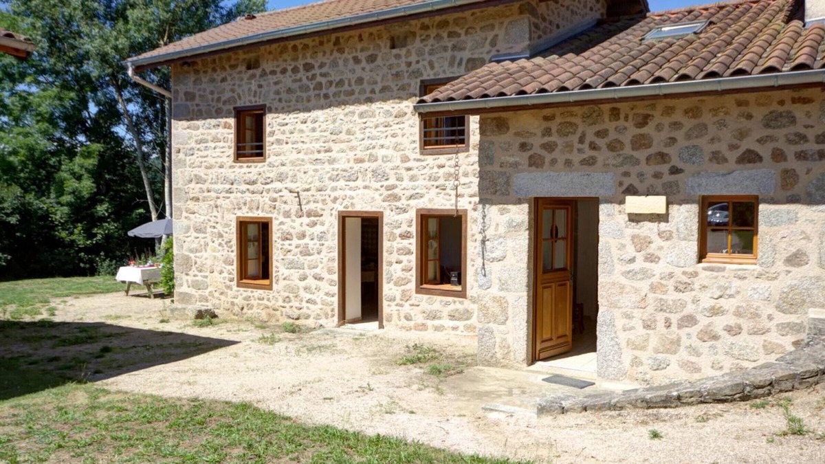 Les Salles Cottage | Cozy accommodation for 4 with garden and pets allowed