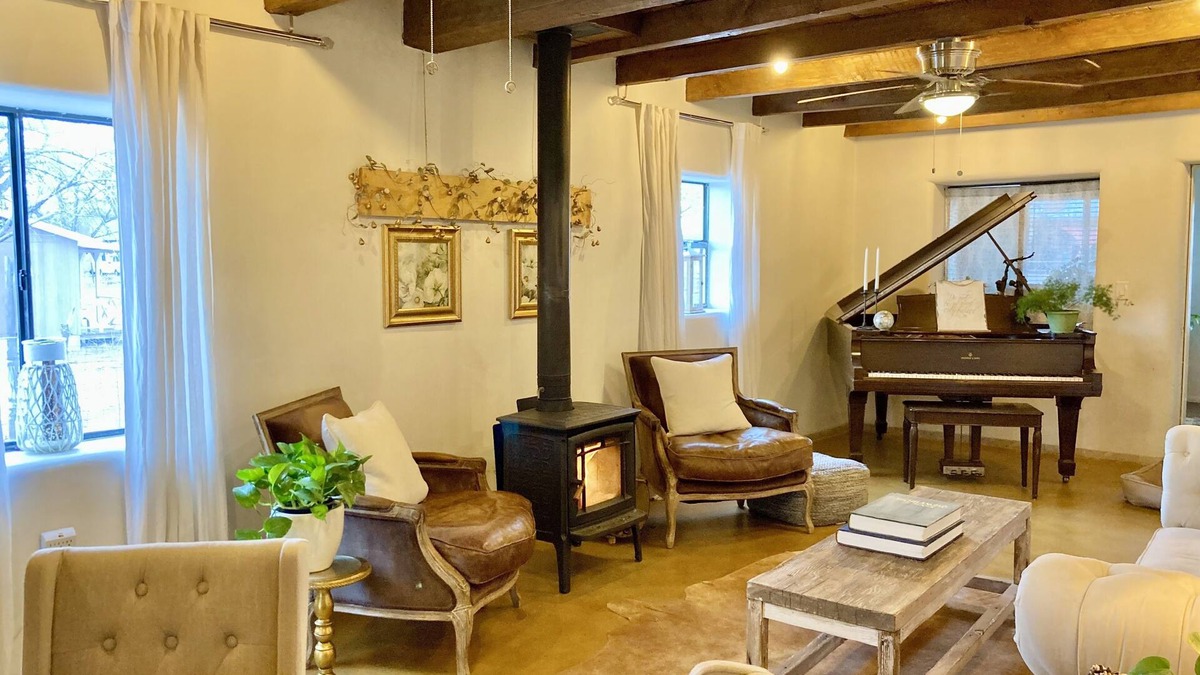 San Ysidro House | Cozy Adobe ~ 20 minutes to the Mountains or the City!