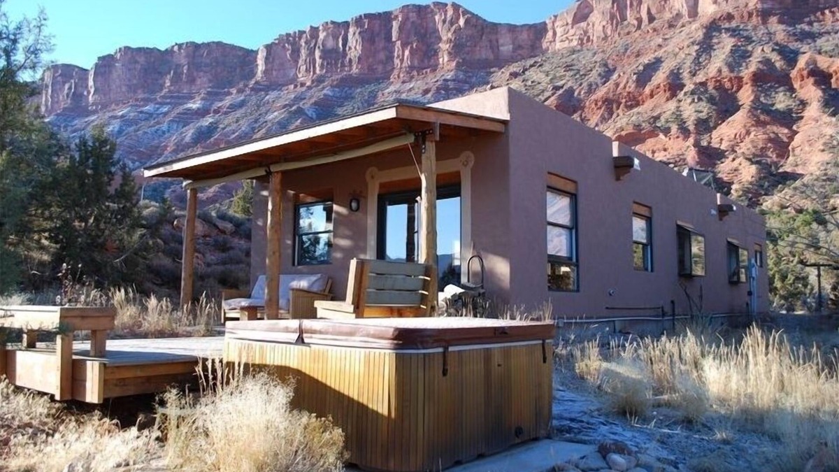 Castle Valley House | Cozy Adobe with Hot Tub and Fabulous Views in Outdoor Paradise.