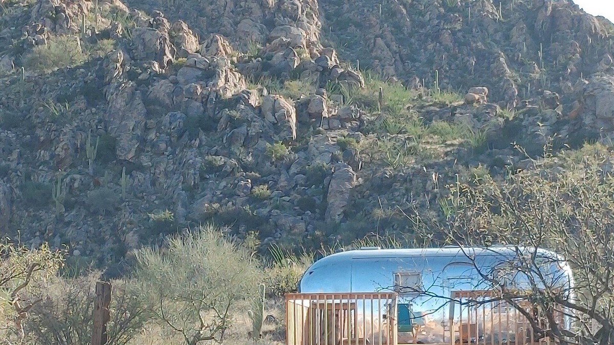 Tucson House | Cozy Airstream with WiFi, AC Amazing Desert Views 300 Acre Private Saguaro Park