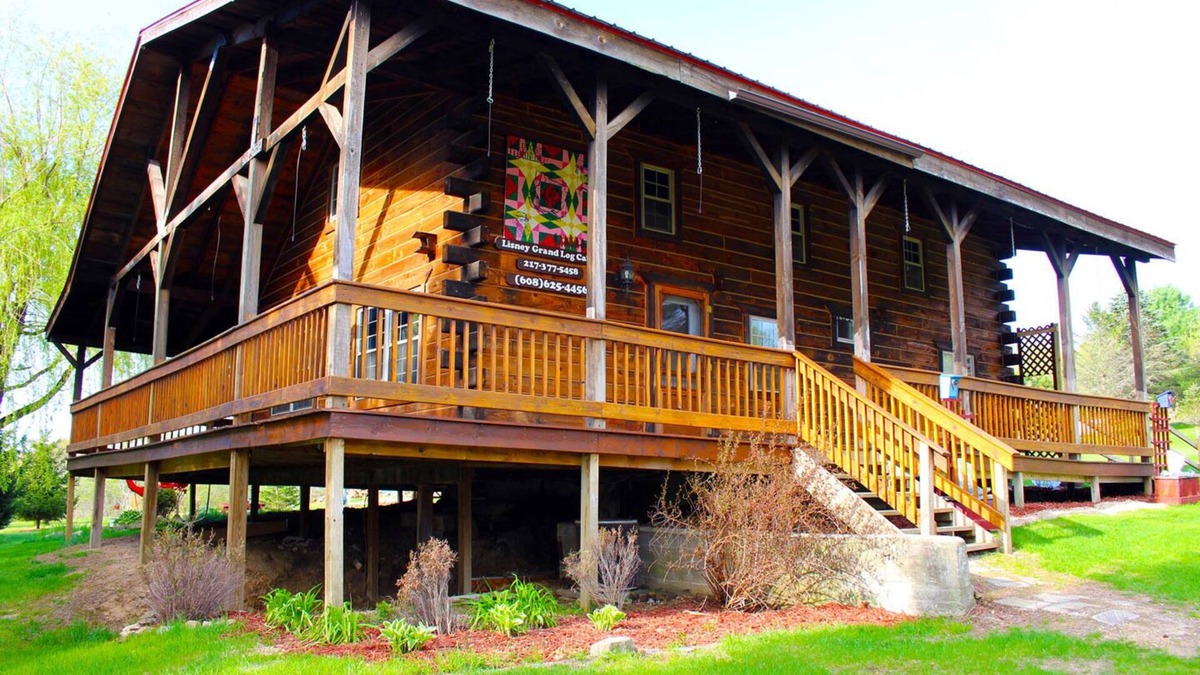 La Farge Cabin | Cozy Amish built cabin in the heart of the Kickapoo Valley Reserve State Park.