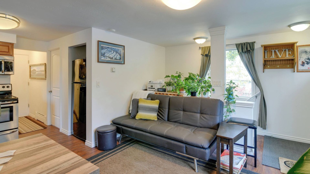 Spenard House | Cozy Anchorage Retreat < 4 Mi to Downtown!