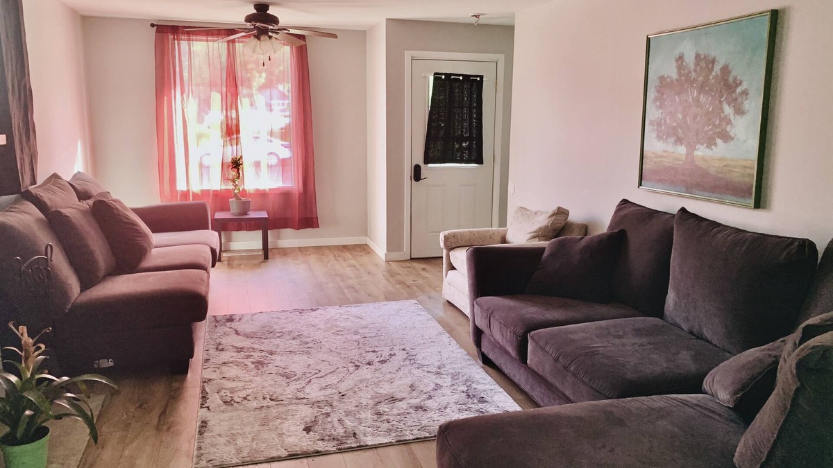Eastern Oregon House | Cozy and Centrally Located. Spacious home with fenced backyard and 5 beds.