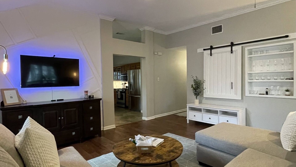 Georgetown House | Cozy and cheerful three bedroom home with hot tub.