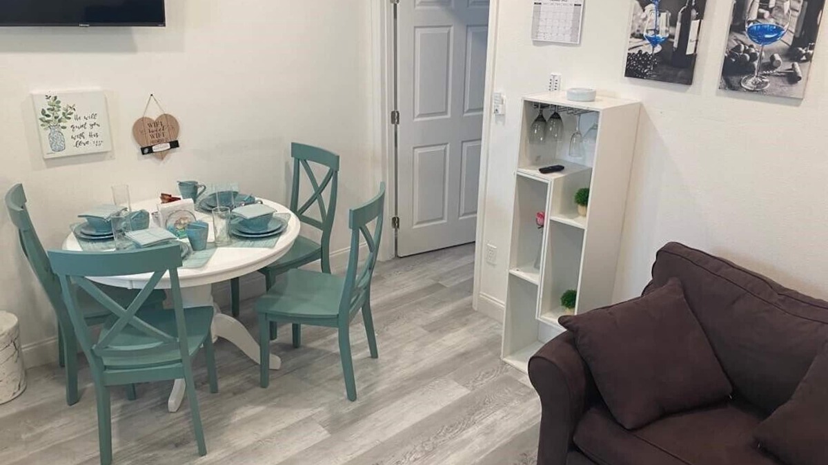 Town N County Park Apartment | Cozy and Comfy Suite - Perfect Location!