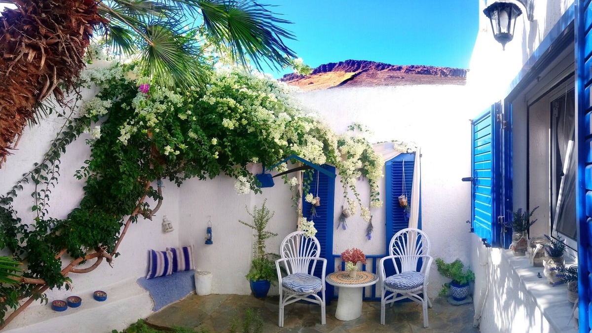Korissia House | Cozy and cute house in the heart of Korissia only minutes away from the shops