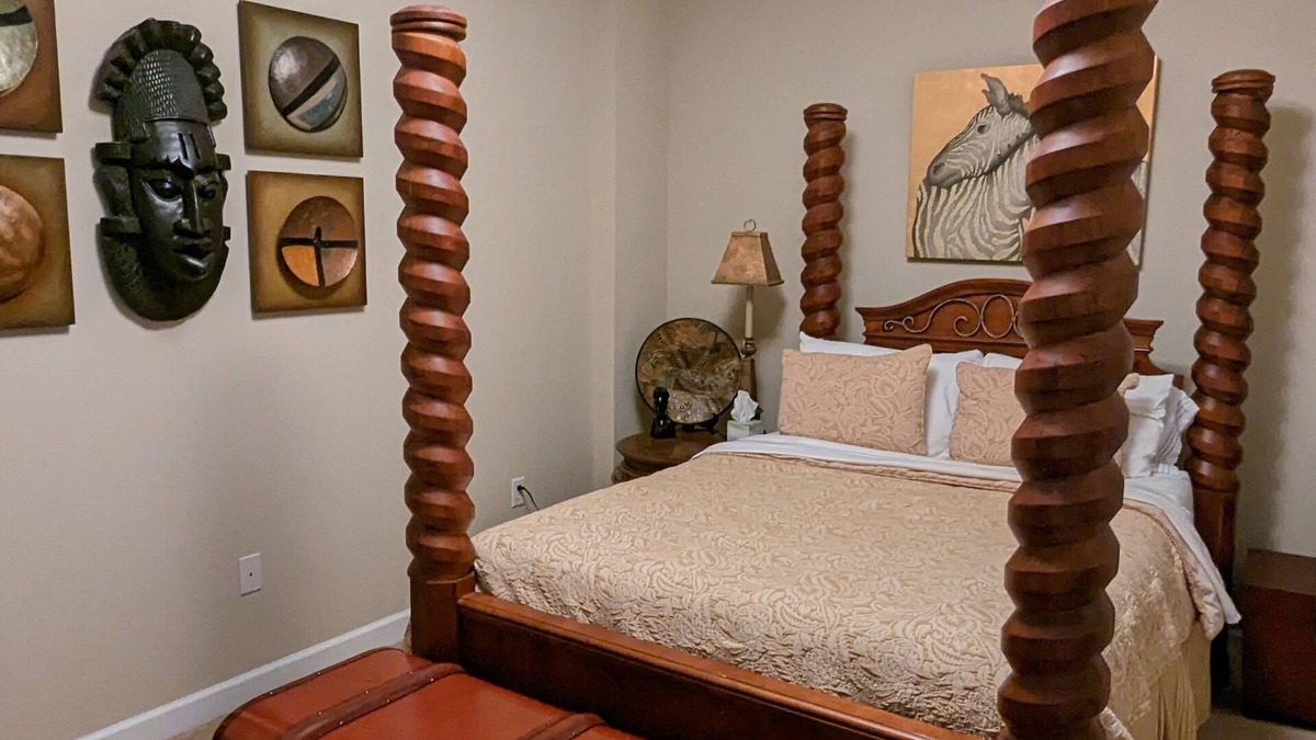 Downtown Greensboro Condo | Cozy and luxurious condo centrally located in downtown Greensboro. Pet friendly!