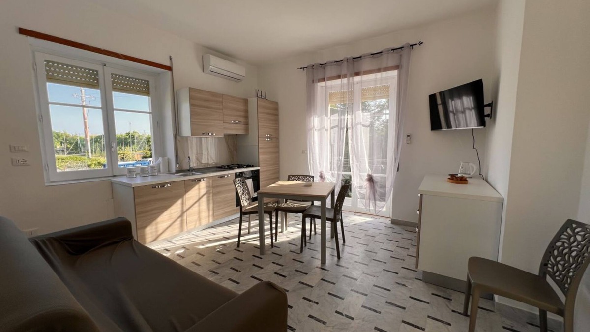 Fuscaldo Apartment | Cozy and modern apartment a stone's throw from the sea